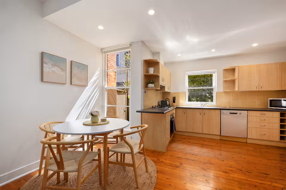 Fairlight- Sunny Art Deco 3 min Walk to Beach